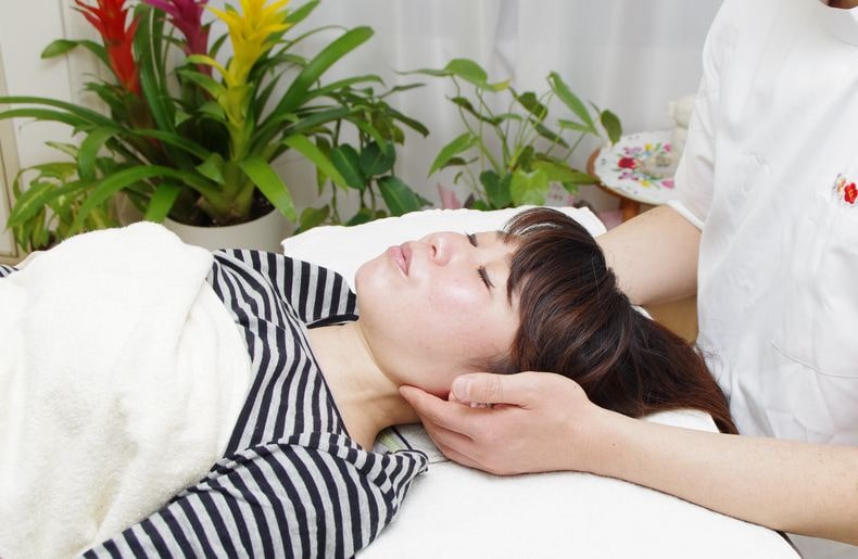 首こり専門整体の施術風景